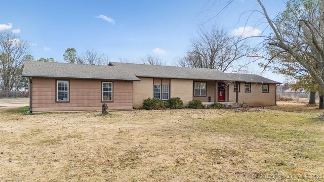 9221 N  165th East Ave, Owasso, OK 74055