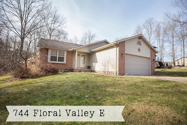 744 Floral Valley Dr   E, Howard, OH 43028