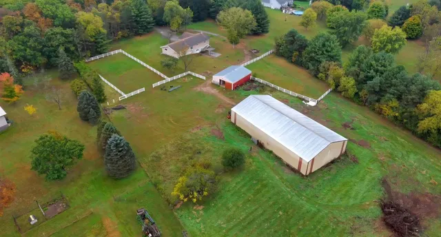 N6314 Paradise DRIVE, Burlington, WI 53105