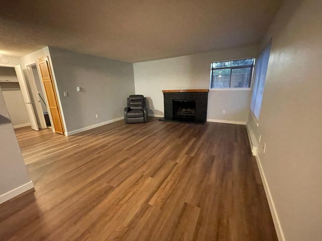 2409 S  222nd St #B9, Des Moines, WA 98198