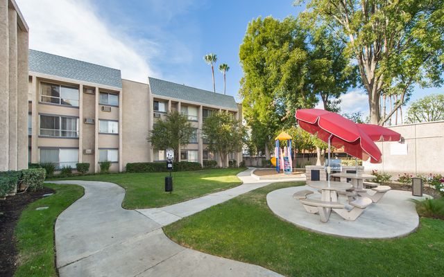 6630 Independence Ave #204, Canoga Park, CA 91303