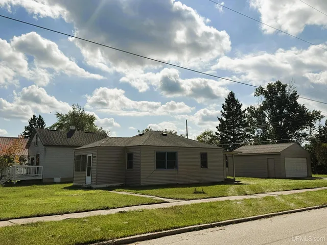 400 Birch St, Kingsford, MI 49802