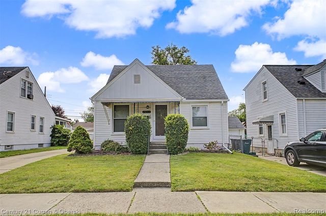 2732 Queen St, Dearborn, MI 48124