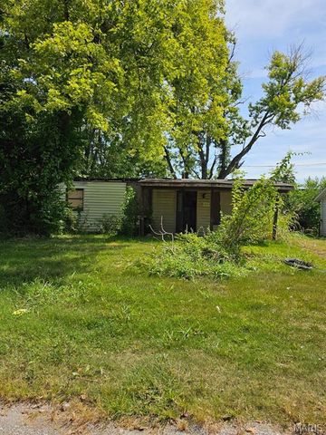 114 Saint Barbara Ln, Cahokia, IL 62206