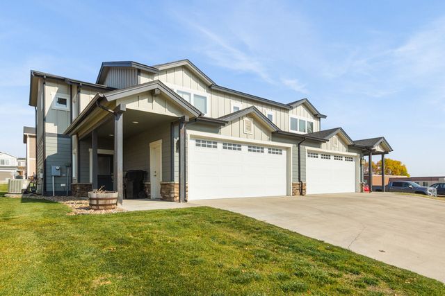 2702 27th St   W #312, Williston, ND 58801