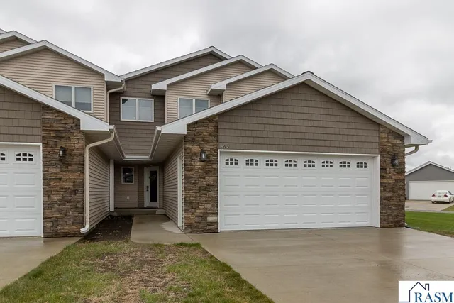 642 Haeberle Ave, New Ulm, MN 56073