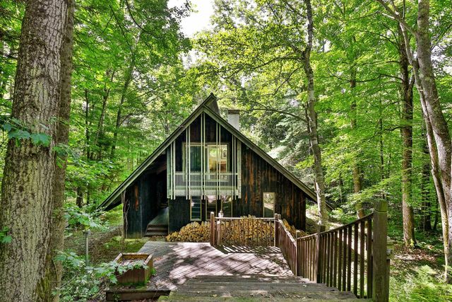 212 Falcon Loop East, Rochester, VT 05767
