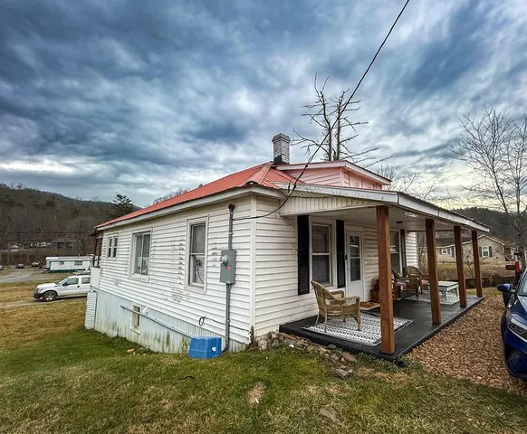 4322 N  Scenic Hwy, Bastian, VA 24314