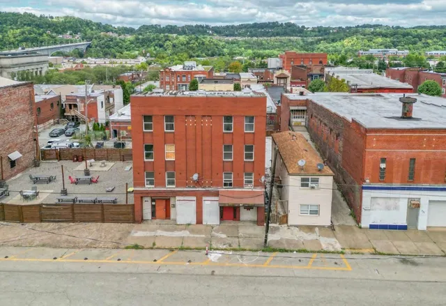 215-219 E  9th Ave, Homestead, PA 15120