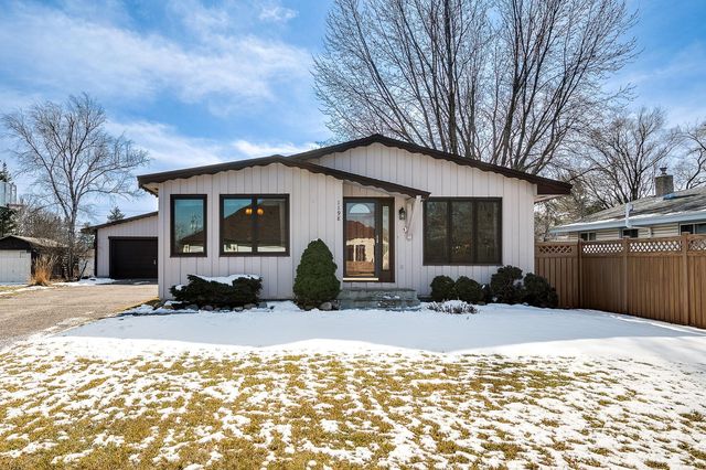 1198 Frisbie Ave E, Maplewood, MN 55109