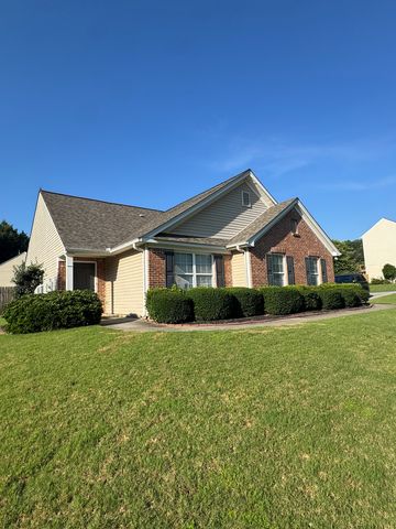 1002 Pine Isle Ct, Sugar Hill, GA 30518
