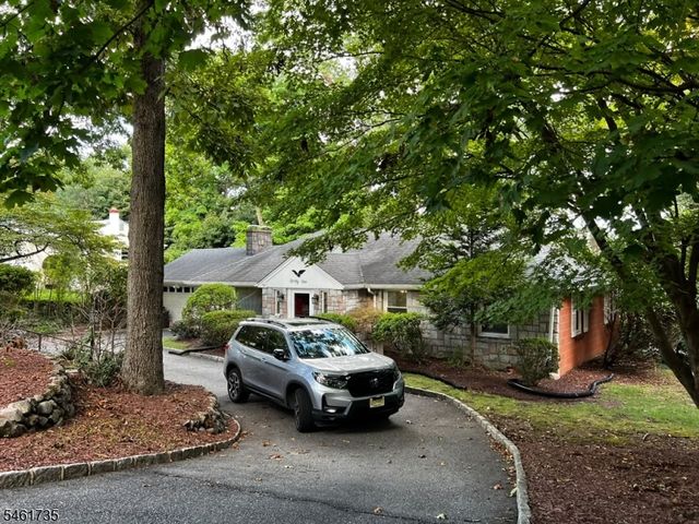 41 Charwalt Dr, Hawthorne, NJ 07506