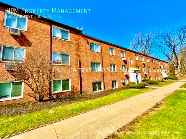 20582 Lorain Rd #27, Cleveland, OH 44126