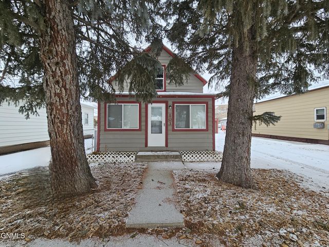 103 1st Ave E, Beulah, ND 58580