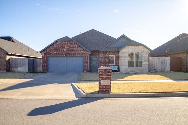 2800 Falling Leaves Dr, Weatherford, OK 73096
