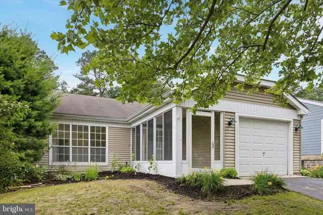 114 Gramercy Pl, Southampton, NJ 08088