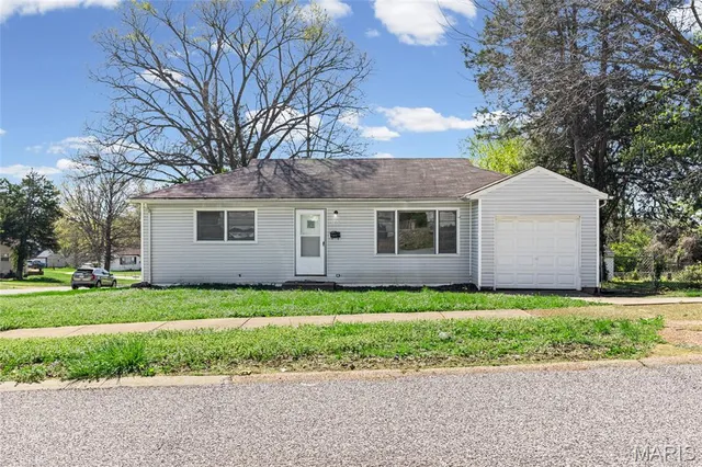 914 Highmont Dr, Saint Louis, MO 63135