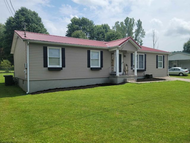 21 Front St, Lost Creek, WV 26385