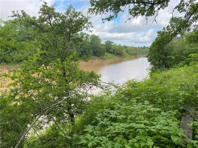 6770 River Oaks Dr, College Station, TX 77845