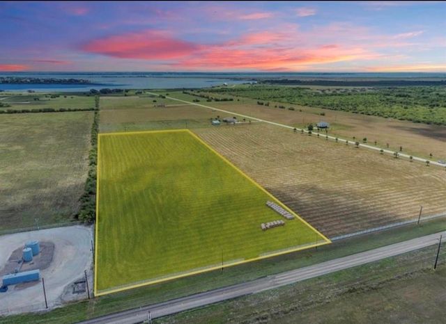 21869 Sunrise Bay Dr, Pt Lavaca, TX 77979