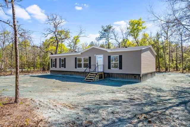 159 Ohoopee River Dr, Glennville, GA 30427