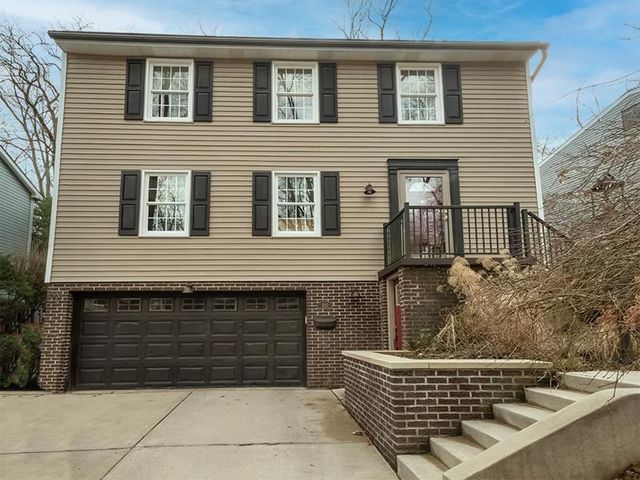 220 Valley Park Dr, Pittsburgh, PA 15216