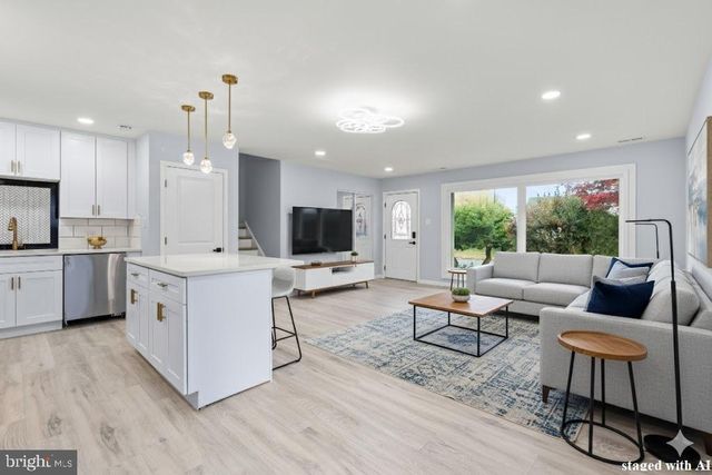 11046 Ferndale St, Philadelphia, PA 19116