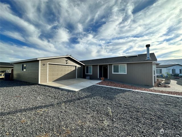 215 Green Laurel Place SW, Mattawa, WA 99349