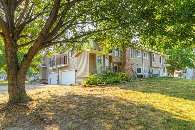 16211 Flagstaff Ct S, Rosemount, MN 55068