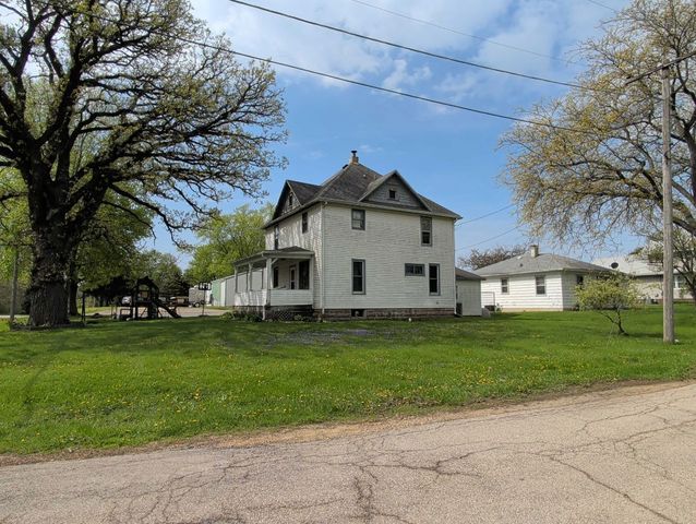 690 N  Henderson Rd, Freeport, IL 61032