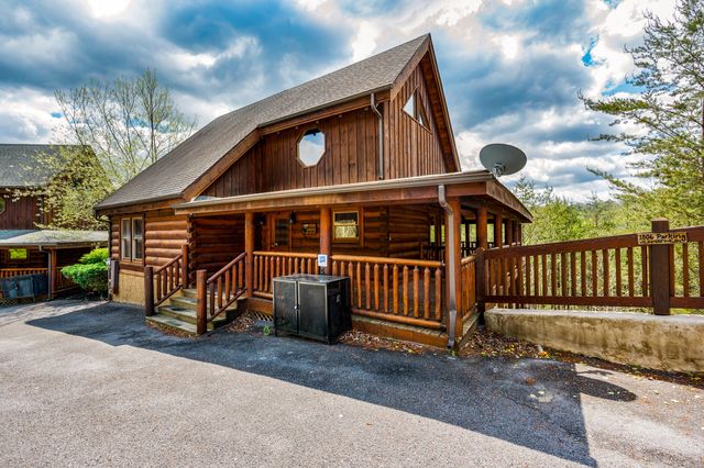 1808 Panther Path Way, Sevierville, TN 37876