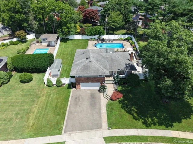 32 Lark Drive, Woodbury, NY 11797