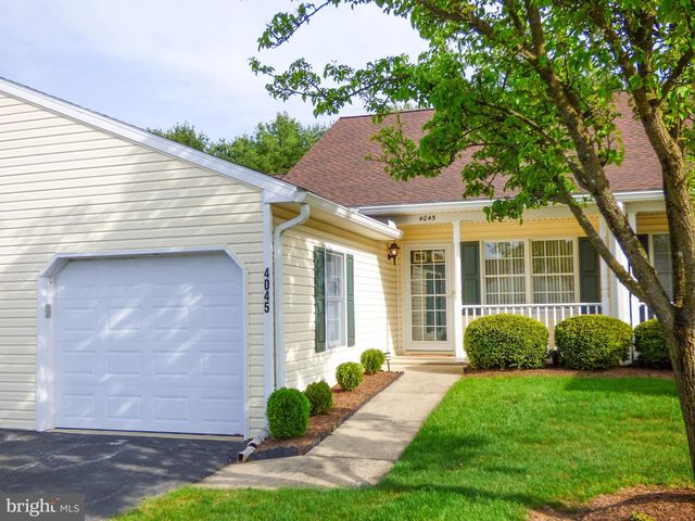 4045 Woodspring Ln #4045, York, PA 17402
