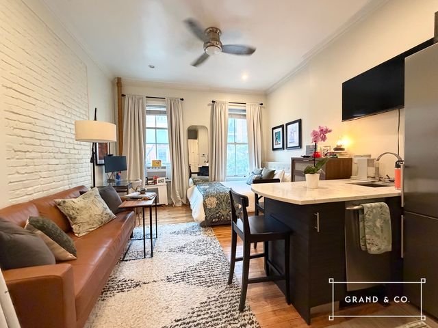 410 W  22nd St #3F, New York, NY 10011