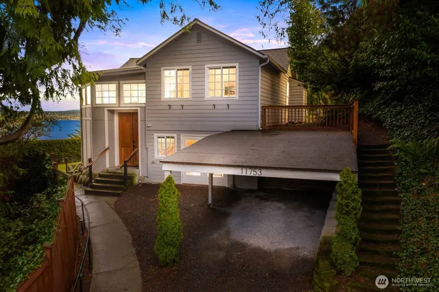 11753 Lakeside Ave NE, Seattle, WA 98125