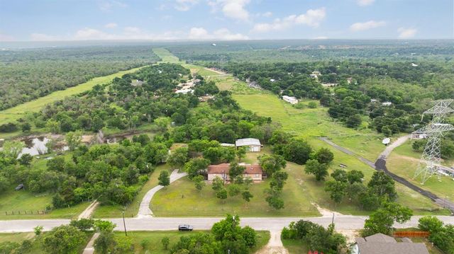 195 Lakeview Dr, Del Valle, TX 78617