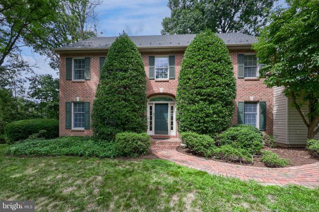 1 Warren Cir, Lititz, PA 17543