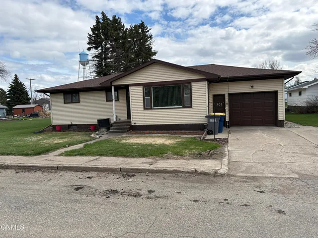 309 N  7th Ave, Edgeley, ND 58433