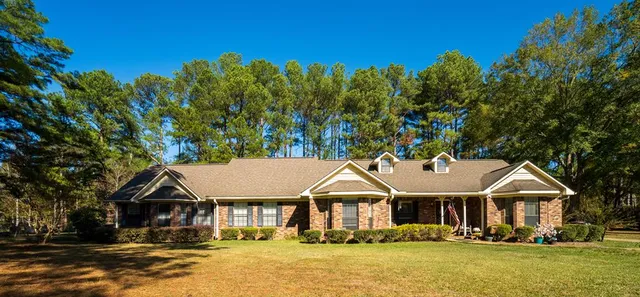 707 Blackmur Dr, Water Valley, MS 38965