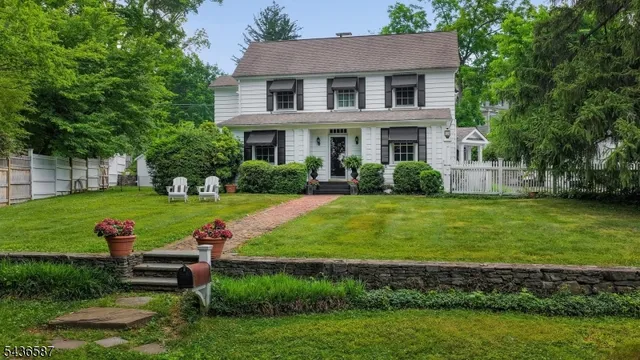 6 Childsworth Ave, Bernardsville, NJ 07924