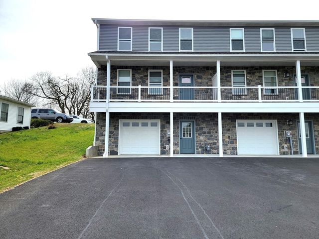 322 W  Main St, Newmanstown, PA 17073
