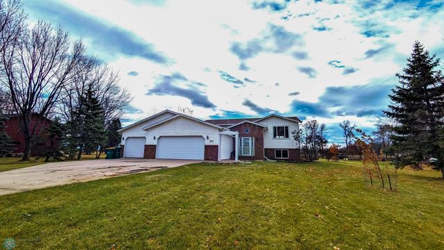 8010 Sunset Dr, Horace, ND 58047