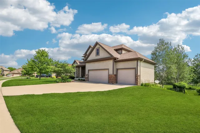 7025 Northwood Dr, Johnston, IA 50131