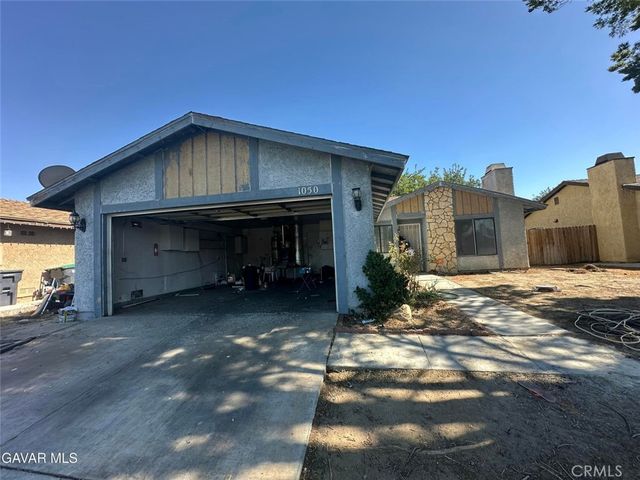1050 Landsford St, Lancaster, CA 93535