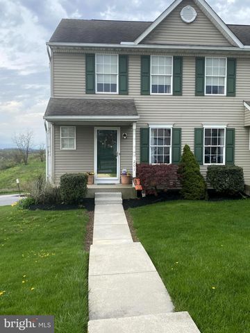201 Country Ridge Dr, Red Lion, PA 17356