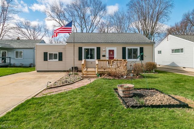 764 Quentin Rd, Eastlake, OH 44095