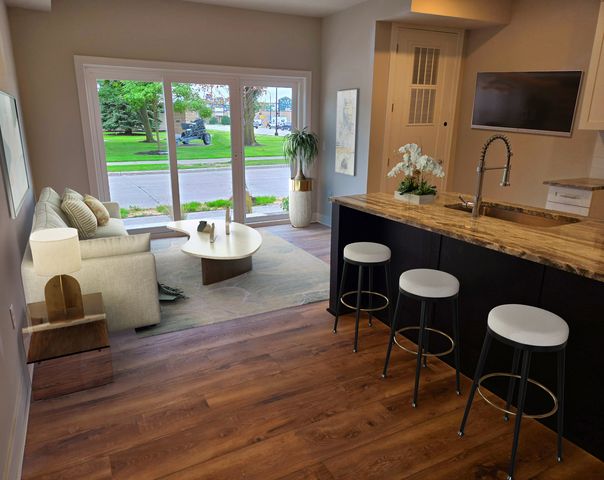 516 N  Main St #206, Clawson, MI 48017