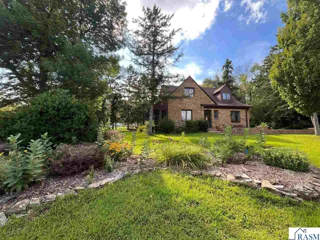1306 N  Washington Ave, Saint Peter, MN 56082