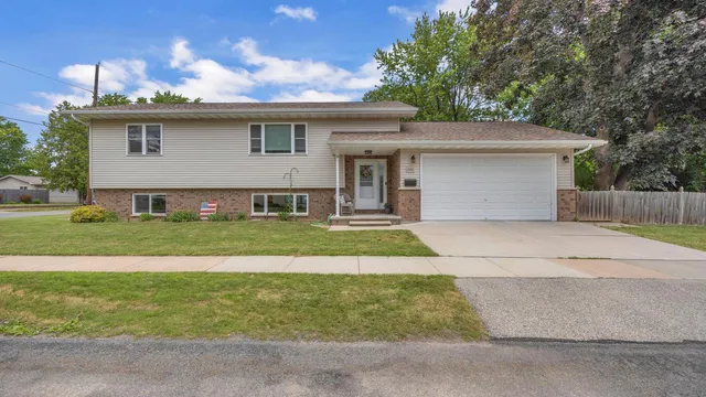 1520 Columbia AVENUE, Oshkosh, WI 54901