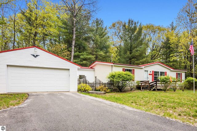 11748 NE Franklin St, Kalkaska, MI 49646